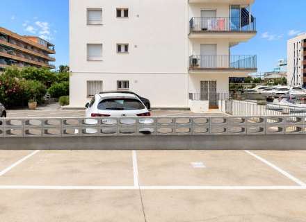 El teu racó vora el mar a Roses: terrassa amb vistes al canal i pàrquing privat34