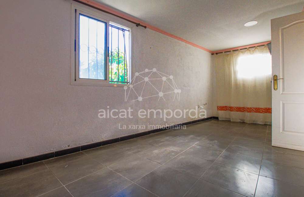 Casa cantonera amb gran terrassa i garatge a Cabanes6