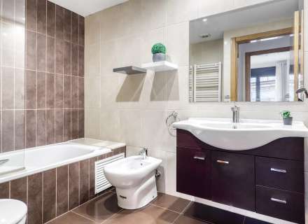 Amb llicencia Turística. Edifici Panna. Avda Salvador Dalí.31