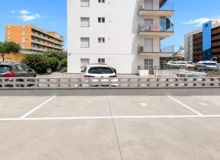 El teu racó vora el mar a Roses: terrassa amb vistes al canal i pàrquing privat35