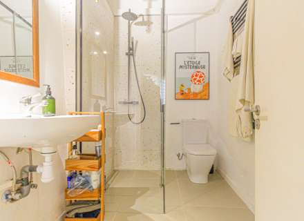 Busques un pis en planta baixa a Sant Pere Pescador on combinar comoditat, llum i qualitat de vida?12