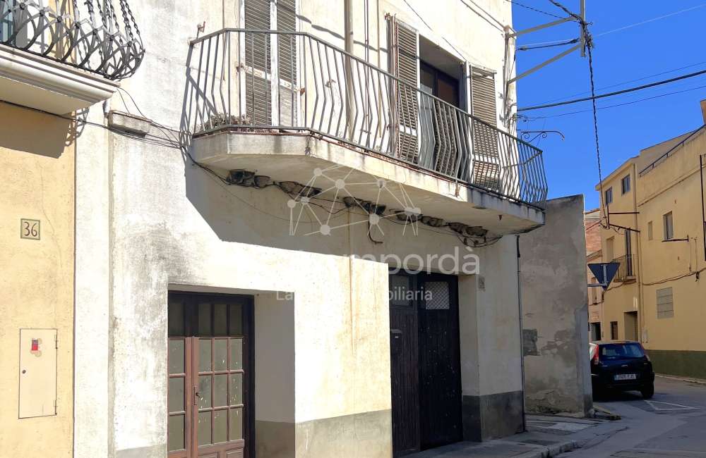 Maison de ville à rénover dans le village de l'Armentera, Alt Empordà.22