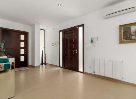 Magnifique maison moderne à Pau, située dans un quartier calme et privé de la Costa Brava.21