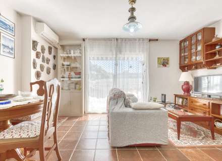 Pis lluminós amb vista al mar al Far de Roses7