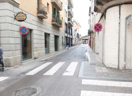 Local a peu de carrer a pocs metres de la plaça de la Palmera19