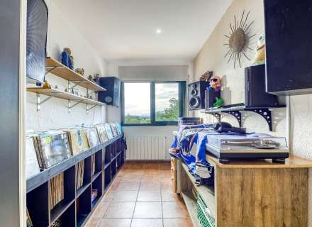 Calidez y tranquilidad es lo que ofrece esta amplia vivienda.22