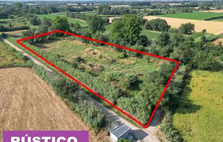 Grand terrain rustique à peralada.