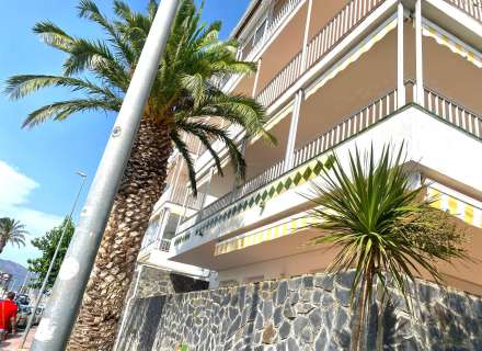 Apartament totalment reformat amb terrassa i vistes al canal a Empuriabrava26