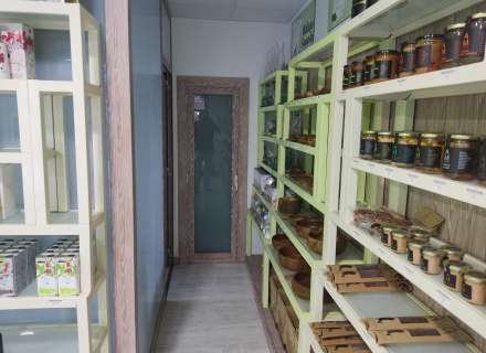 Oportunitat de local comercial a prop del mercat de Roses.7