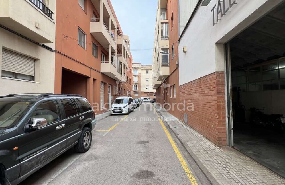 Es ven plaça de pàrquing al centre de Figueres4