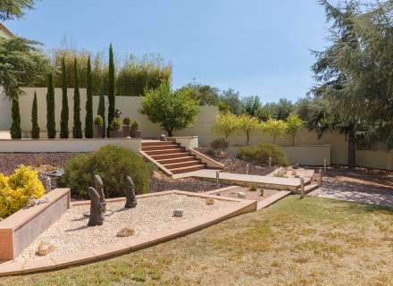 Magnifique maison moderne à Pau, située dans un quartier calme et privé de la Costa Brava.9