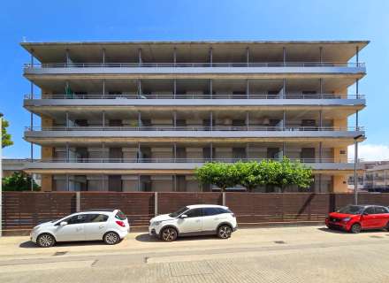 Apartament a Salata amb vista parcial al mar, gran terrassa i aparcament privat.1