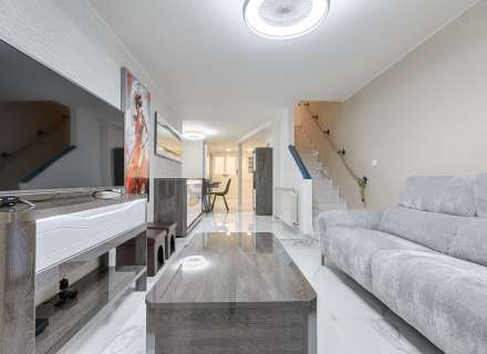 Casa de pueblo totalmente reformada en pleno centro de Roses1