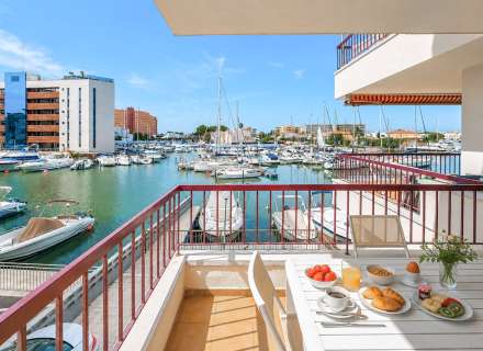 El teu racó vora el mar a Roses: terrassa amb vistes al canal i pàrquing privat27