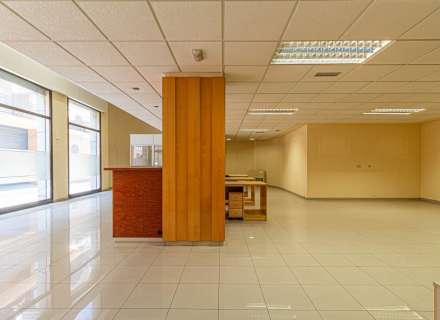 Local en planta baixa a Figueres.7