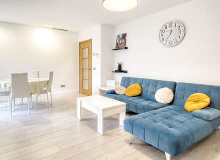 Amb llicencia Turística. Edifici Panna. Avda Salvador Dalí.1