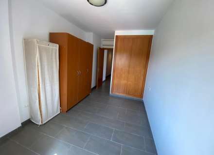 Apartament modern amb piscina comunitària i plaça d'aparcament.24