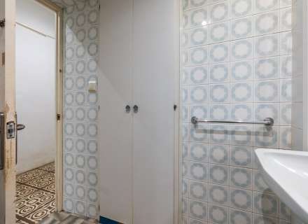 Building for sale in the pedestrian and commercial center of Figueres with high investment potential.25