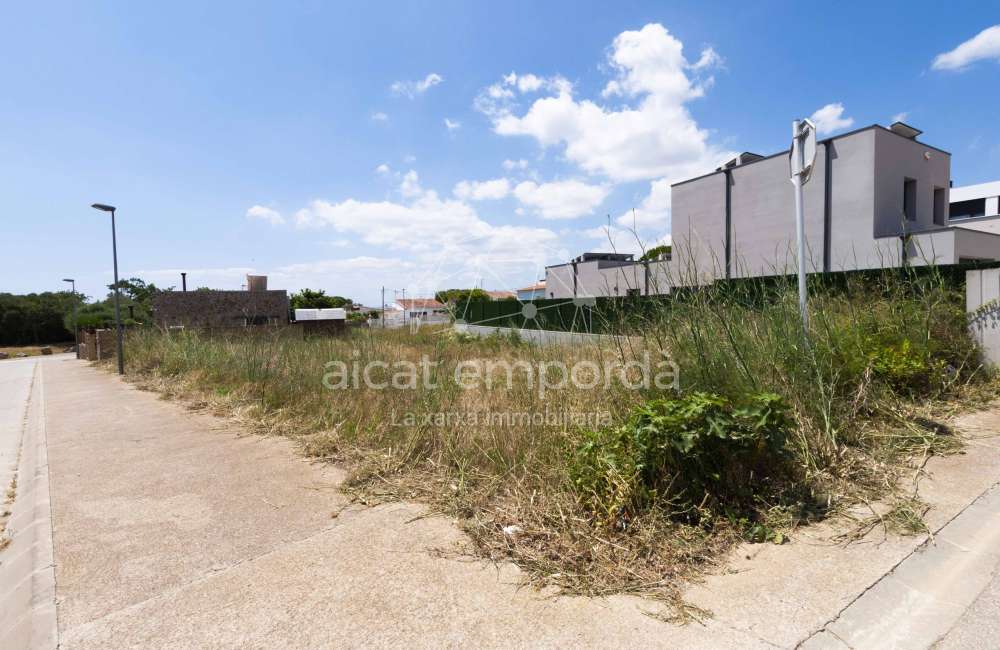 Terrain unifamilial constructible dans une urbanisation tranquille de Roses. Bonne opportunité !5