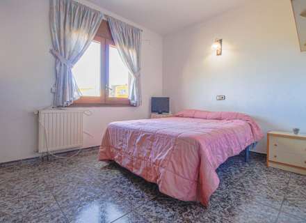 Casa cantonera amb gran terrassa i garatge a Cabanes21