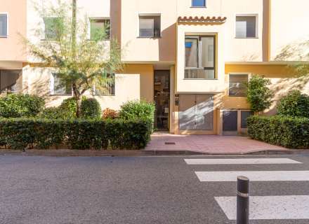 Modern apartment with communal swimming pool and parking space.3