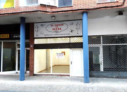 Local a peu de carrer a pocs metres de la plaça de la Palmera13