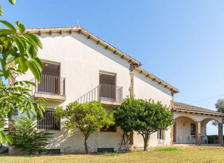 Maison/villa individuelle de style rustique, située à Bon Relax, à Sant Pere Pescador, à 1 km de la mer.17