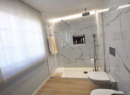 Gran casa amb piscina, garatge en un solar cantoner en zona tranquil·la.23