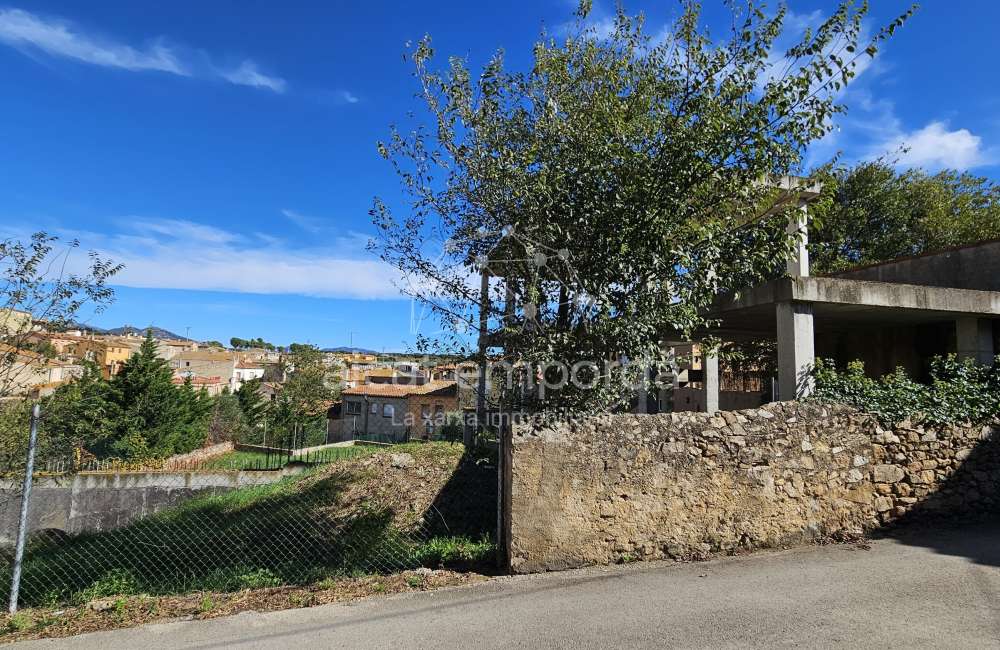 Parcel·la en venda dins del poble5