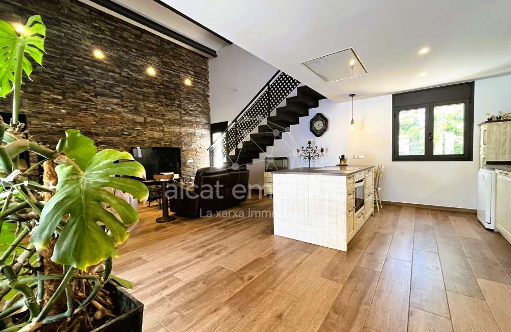 Maison moderne avec jardin et fort potentiel à Pontós.9