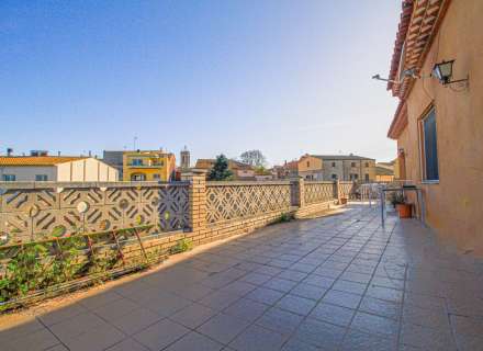 Casa cantonera amb gran terrassa i garatge a Cabanes0