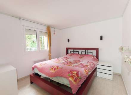 Casa amb jardí i dos apartaments.6