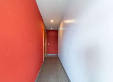 Apartament modern amb piscina comunitària i plaça d'aparcament.10