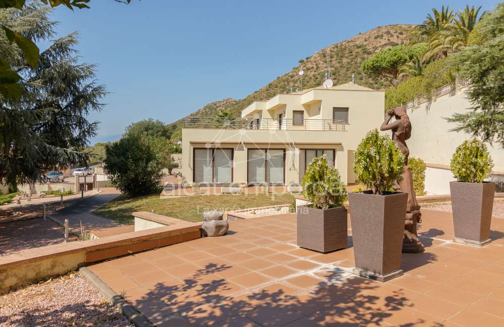Magnífica casa moderna en Pau, ubicada en una zona tranquila y privada de la Costa Brava.8