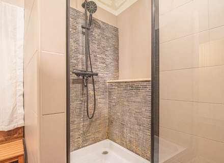 Busques una autèntica casa d’estil rústic en ple casc antic de Castelló d’Empúries?21