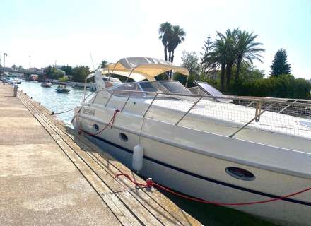 Apartament totalment reformat amb terrassa i vistes al canal a Empuriabrava24