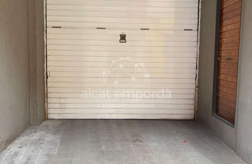 Pàrquing i traster a Figueres.1