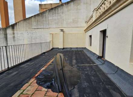 Edificio en centro ciudad de 496m2 en 3 plantas c/. Nou de Figueres25