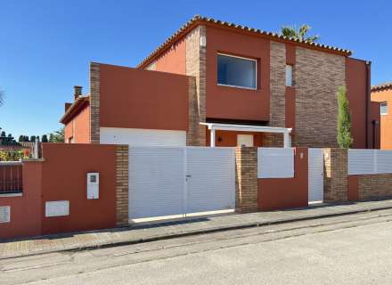 Excel · lent casa amb piscina privada en una zona molt tranquil · la a Sant Pere Pescador.37