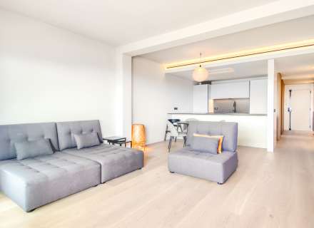 Apartment on the seafront. Avda De Rhodes15