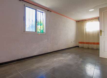 Casa cantonera amb gran terrassa i garatge a Cabanes6