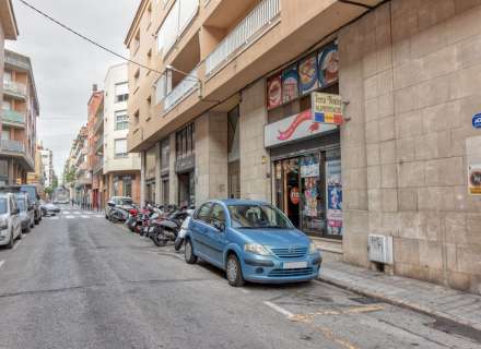 Local comercial a Figueres de 80 m² construïts ideal per a oficina o comerç.0