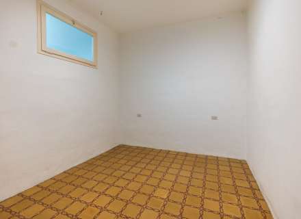 Building for sale in the pedestrian and commercial center of Figueres with high investment potential.24