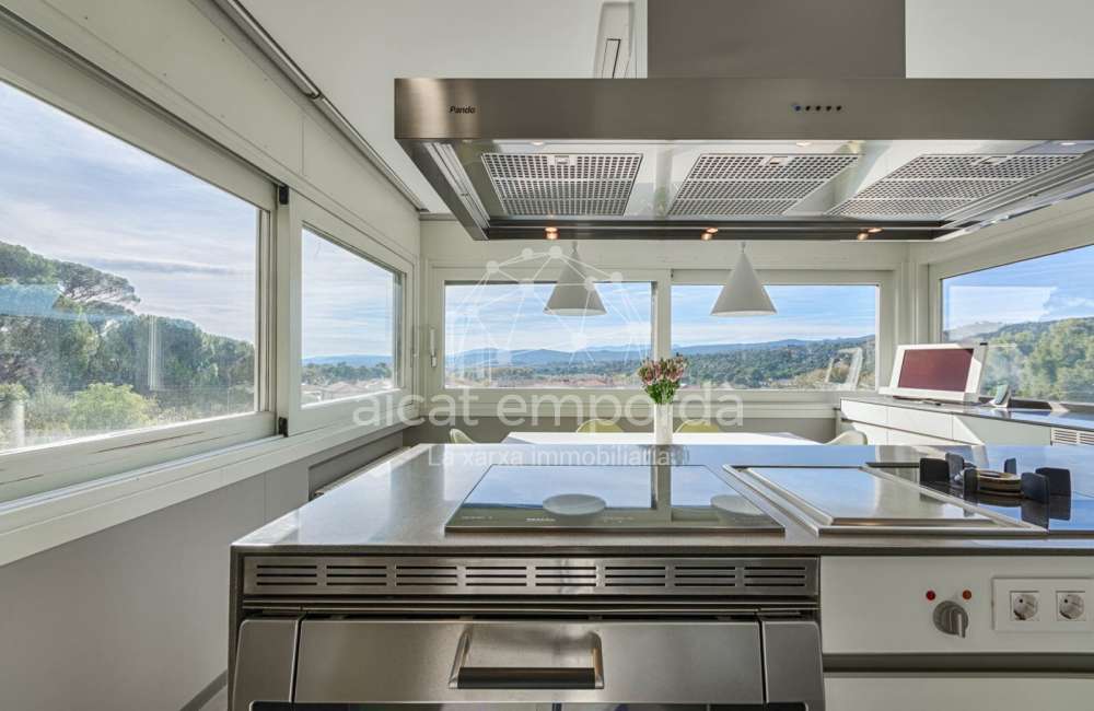 Casa de alto standing en La Jonquera: lujo entre montañas con piscina privada climatizada y vistas espectaculares17