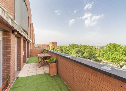 Busques un pis amb terrassa, llum natural i vistes a Figueres?9