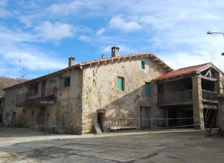 Magnifica finca ganadera y forestal en Vidrà a 3,5 km del pueblo con un camino de acceso pavimentado. Con una extensión de 108 hectáreas.8