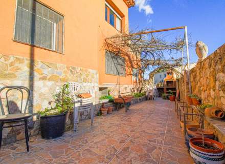 Casa cantonera amb gran terrassa i garatge a Cabanes38