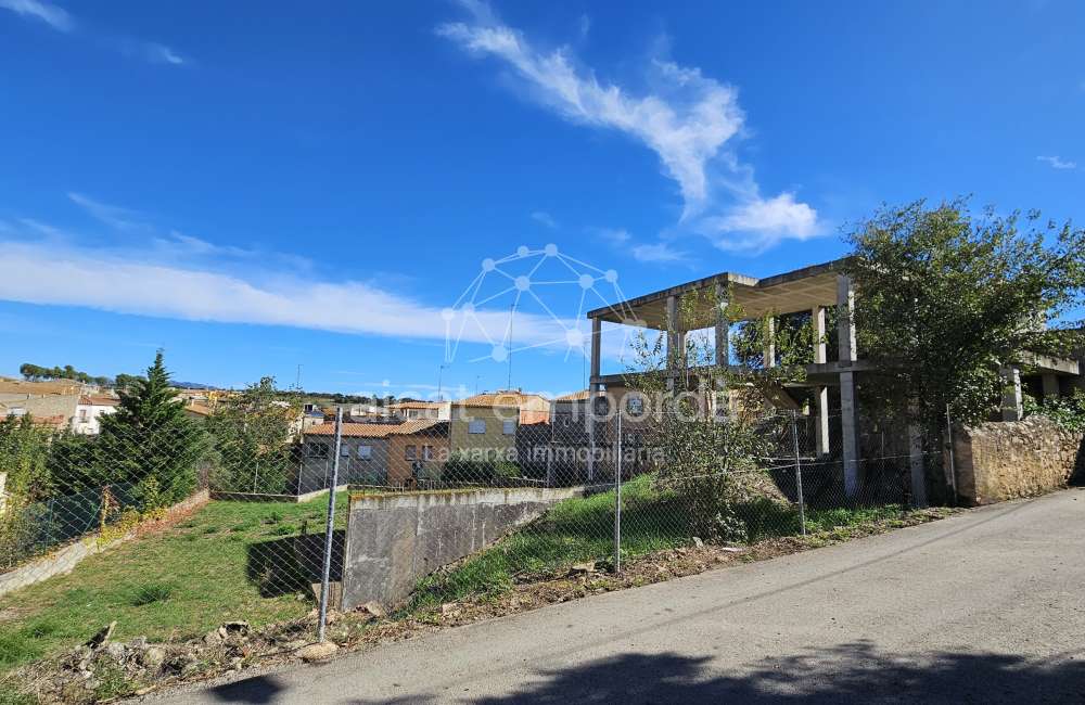 Parcel·la en venda dins del poble1