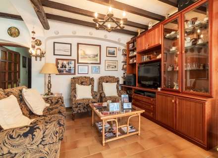 Planta baixa amb jardí i piscina privada a Llançà – Ideal inversió o segona residència0