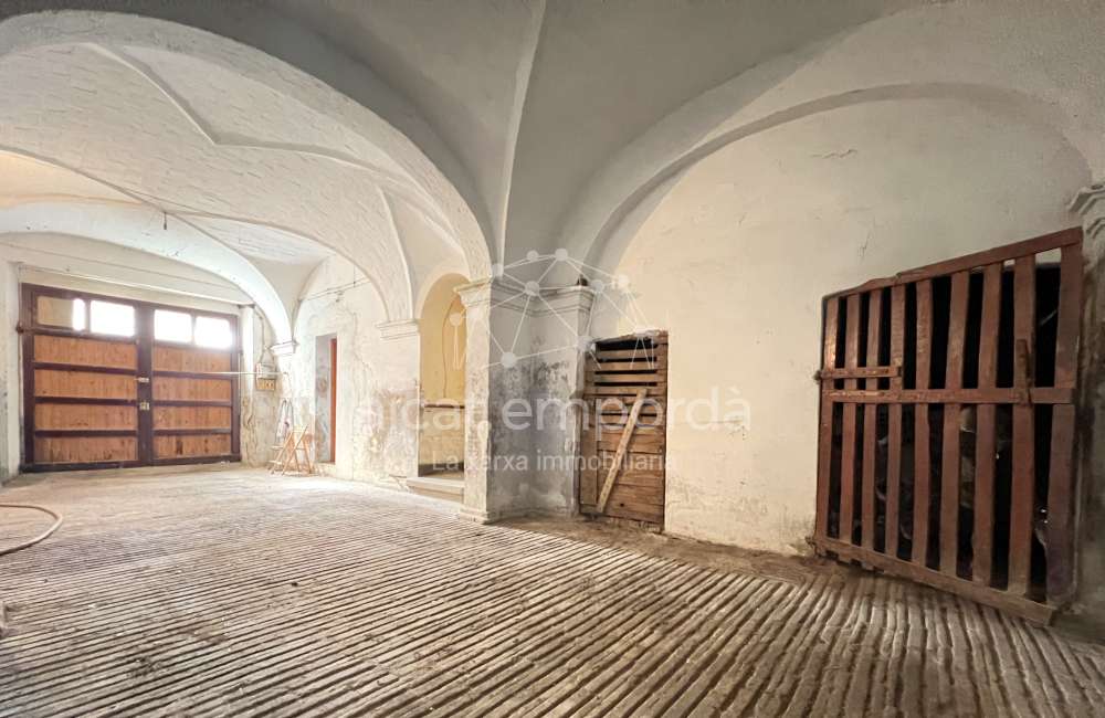 Maison de ville à rénover dans le village de l'Armentera, Alt Empordà.5